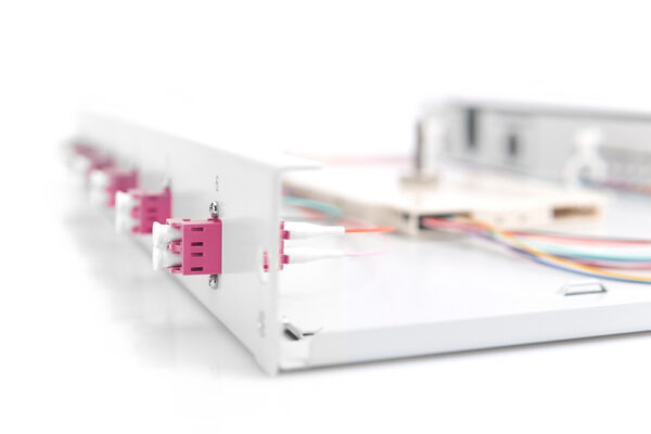 SCATOLA DI GIUNZIONE FIBRA OTTICA 6 CONNETTORI LC OM4 DUPLEX DIGITUS