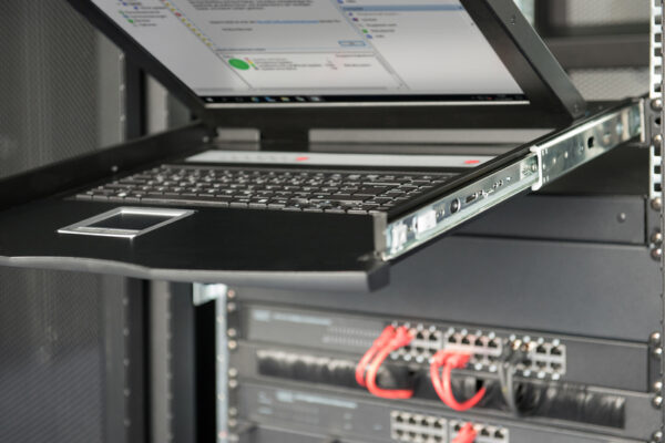 CONSOLE TFT 17" PER RACK 19" 1 PORTA KVM E TOUCHPAD TASTIERA ITALIANA DIGITUS