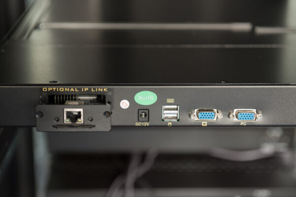 Console KVM modulare HD LCD con TFT da 19", connessione KVM VGA a 1 porta, touchpad, layout tastiera italiana