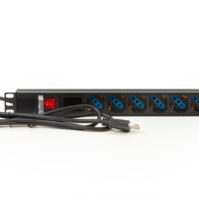 MULTIPRESA 6 POSIZIONI DA RACK 19″ CON DISPLAY PER IL CARICO DEI DISPOSITIVI COLLEGATI