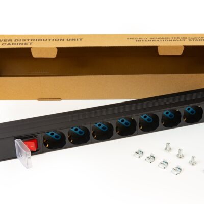 MULTIPRESA DA RACK 19 8″ PRESE UNIVERSALI CON INTERRUTTORE SPINA C14