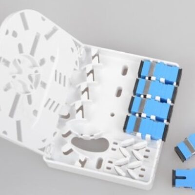 BOX 4 PORTE PER CONNETTORI  FIBRA OTTICA SC SIMPLEX O LC DUPLEX PER APPLICAZIONI FTTH