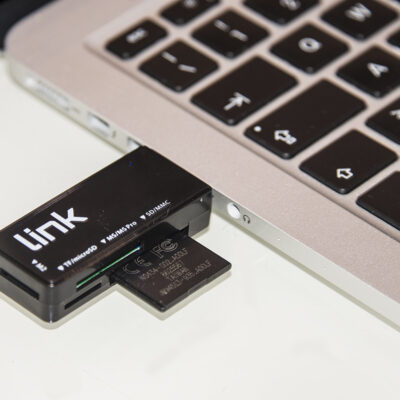 MINI LETTORE CARD USB 3.0 FINO A 5 GBPS LETTURA SIMULTANEA DI 4 SCHEDE T-FLASH, MICRO SD, SD, MMC, RS-MMC, MS, MS PRO, MS, MS DUO